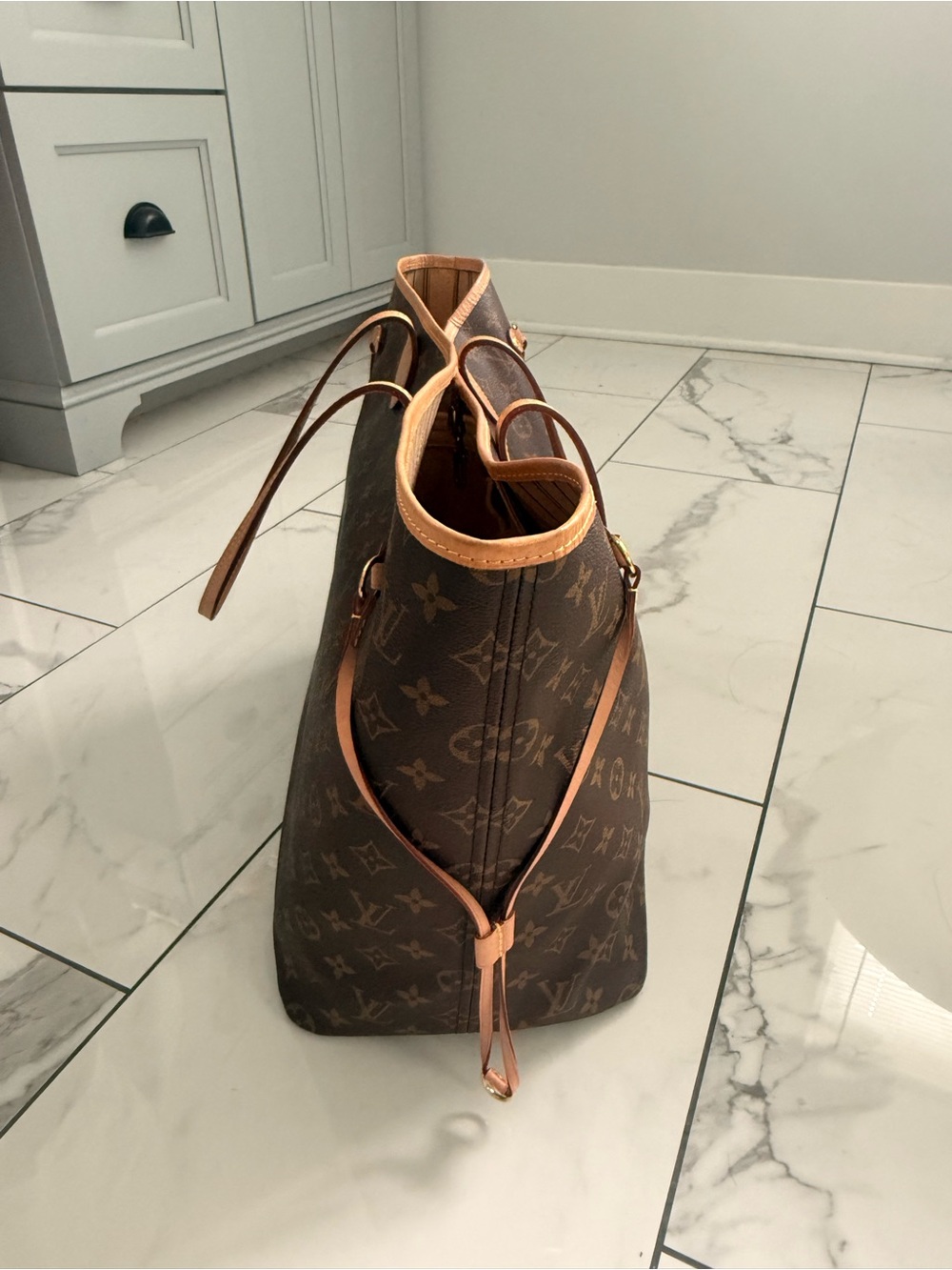 Louis Vuitton Beige Monogram Neverfull MM with Zip Pouch (~$1k under retail!) - Picture 4 of 14